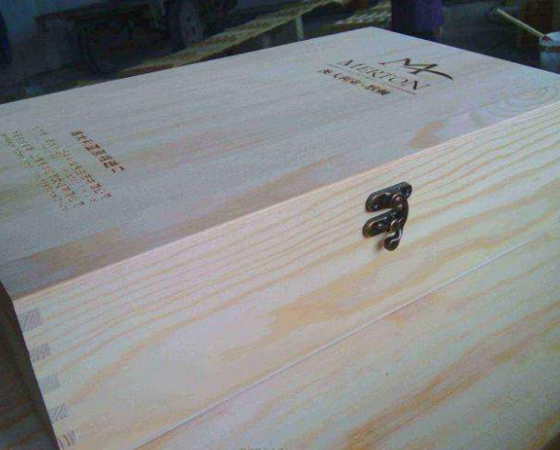 560 木制激光打標機.jpg 560 木制激光打標機.jpg